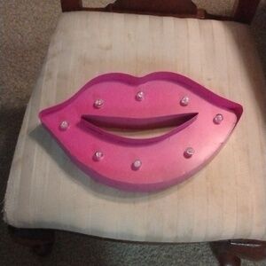 Light up pink lip sign